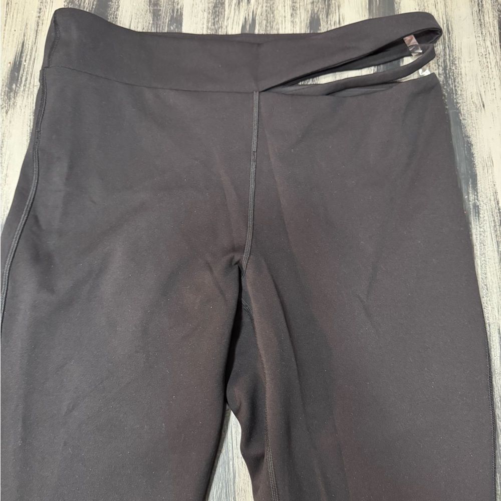 Lululemon Cut-Out Waist High-Rise Train Tight 25" in Black - Picture 4 of 13